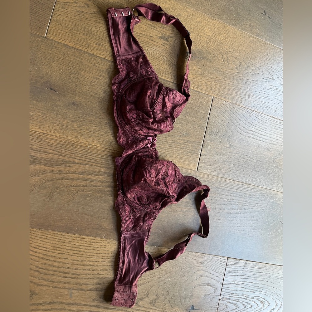 Intimo XS/Small Adjustable Deep Burgundy Lace Bra